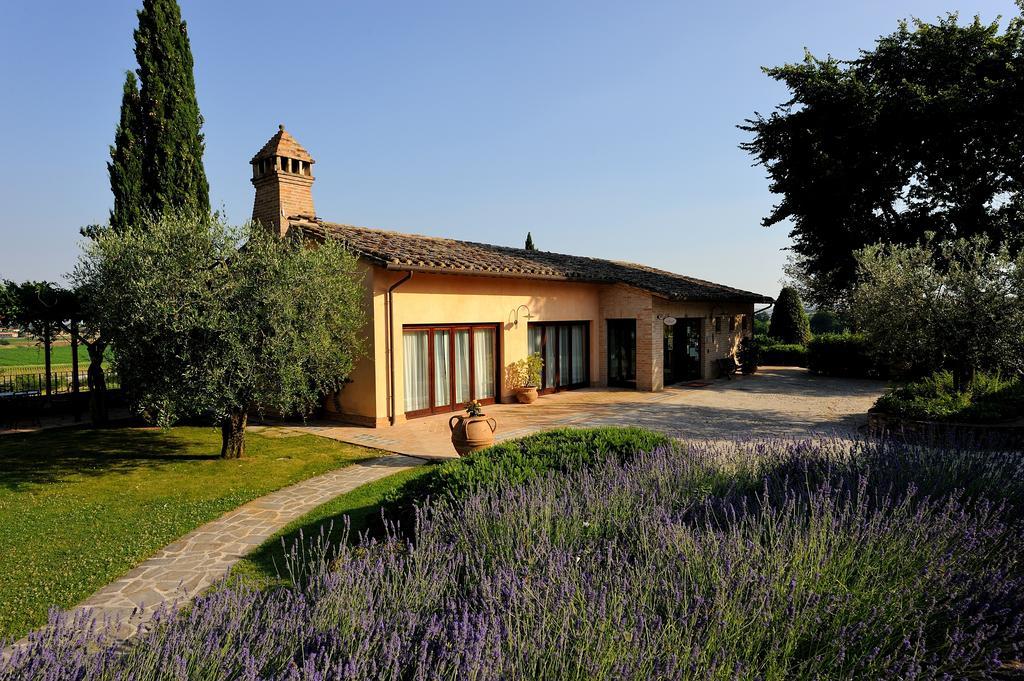 Ripa Relais Colle Del Sole Villa Torchiagina Exterior photo